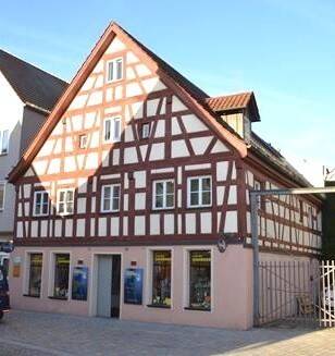 Wohn- und Geschäftshaus mit historischem Charme im Zentrum von Roth RM4642