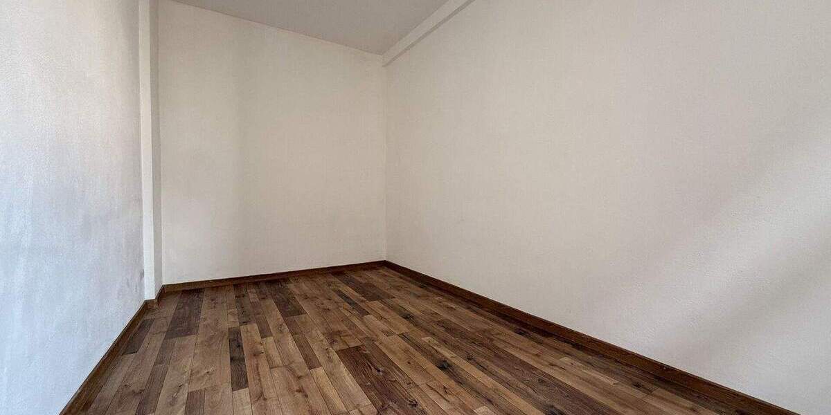 Etagenwohnung Zwickau Innenstadt - 5 Zimmer, 120 m&sup2;, 650&euro; | Angebot:25862816