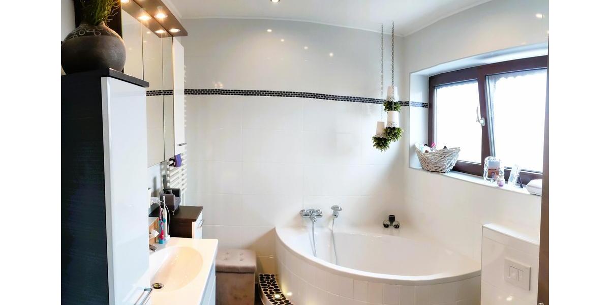 Modernes Wohnen mit Stil & Komfort: Stadtvilla mit Sauna & Garten 7.5 zimmer