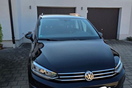 VW Touran 152.000 km 17.990 &euro; Poing 85586