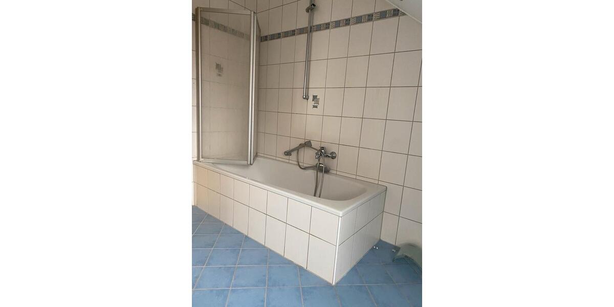 Dachgeschoßwohnung Roding - 4 Zimmer, 135 m&sup2;, 700&euro; | Angebot:25058112