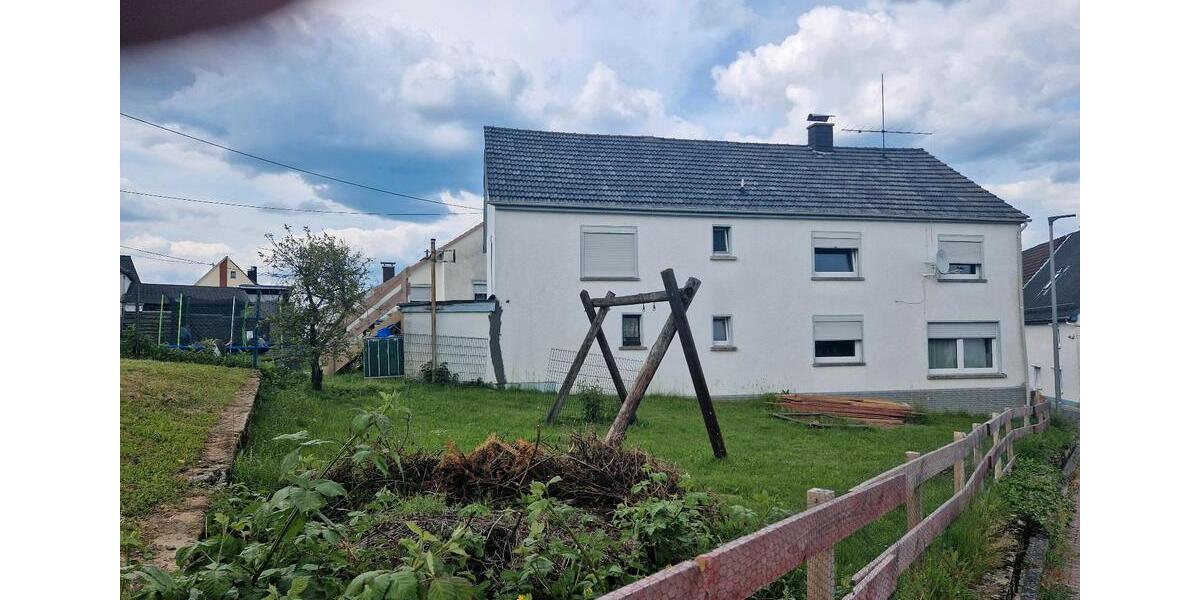 Einfamilienhaus Etzbach - 7 Zimmer, 200 m&sup2;, 1.200&euro; | Angebot:25341745