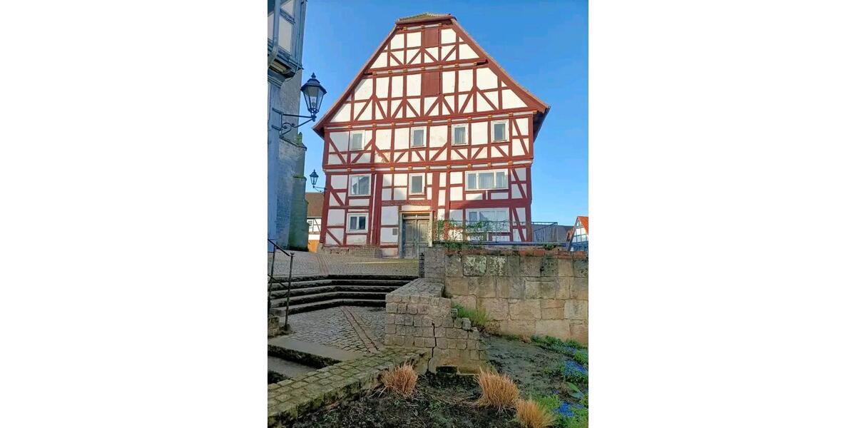 Einfamilienhaus Wolfhagen - 13 Zimmer, 365 m&sup2;, 87.000&euro; | Angebot:26025127