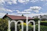 Much Hündekausen: Kleiner Bungalow mit 2 Garagen für die kleine Familie. 4 zimmer