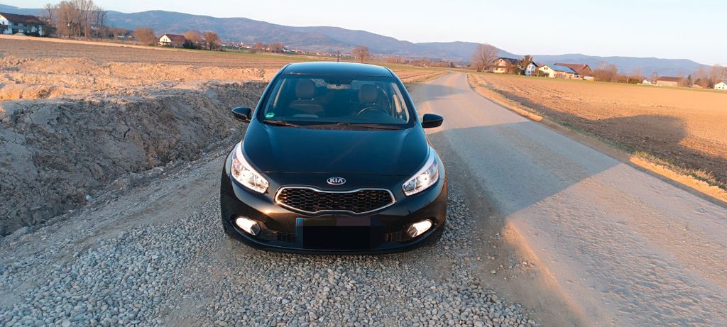Kia ceed / Ceed 99.700 km 8.400 &euro; Bogen 94327