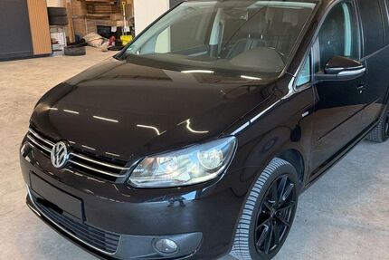 VW Touran 193.793 km 3.100 &euro; Bremerhaven Geestemünde 27570