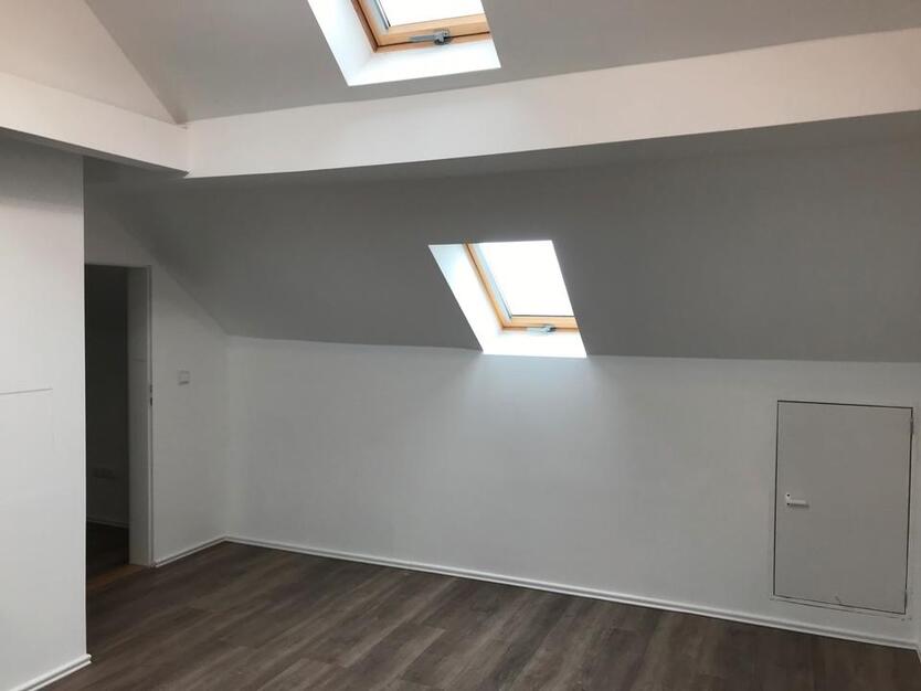 Helle 1-Zimmer-Dachgeschoßwohnung mit Ebk in WUG Jahnstraße