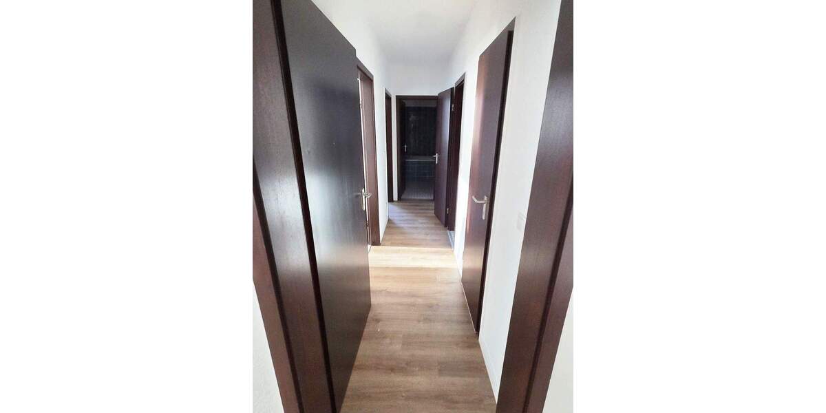 Renovierte 3-Zimmer-Wohnung mit neuem Boden, neuen Wänden, Balkon, Wannenbad, Gäste-WC, Aufzug 3 zimmer