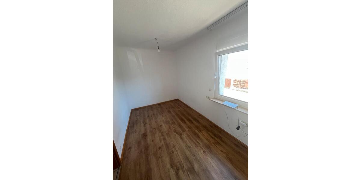 Einfamilienhaus Neckarwestheim - 9 Zimmer, 216 m&sup2;, 699.000&euro; | Angebot:27096900
