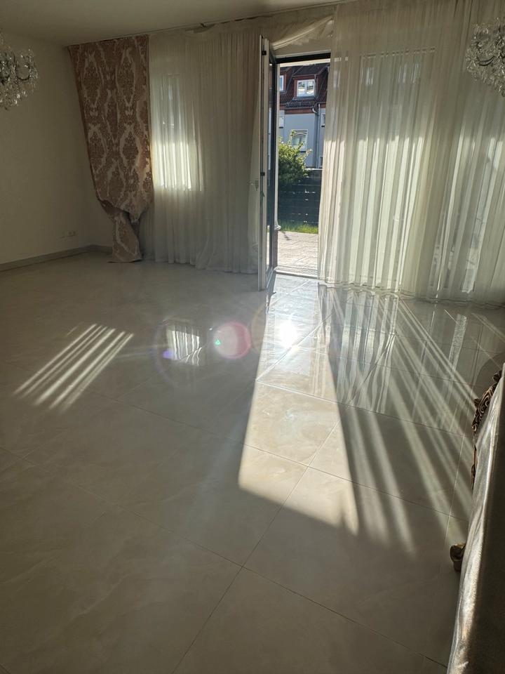 Stilvoll 3 Zimmerwohnung + Garten+ Stellplatz zu vermieten zimmer