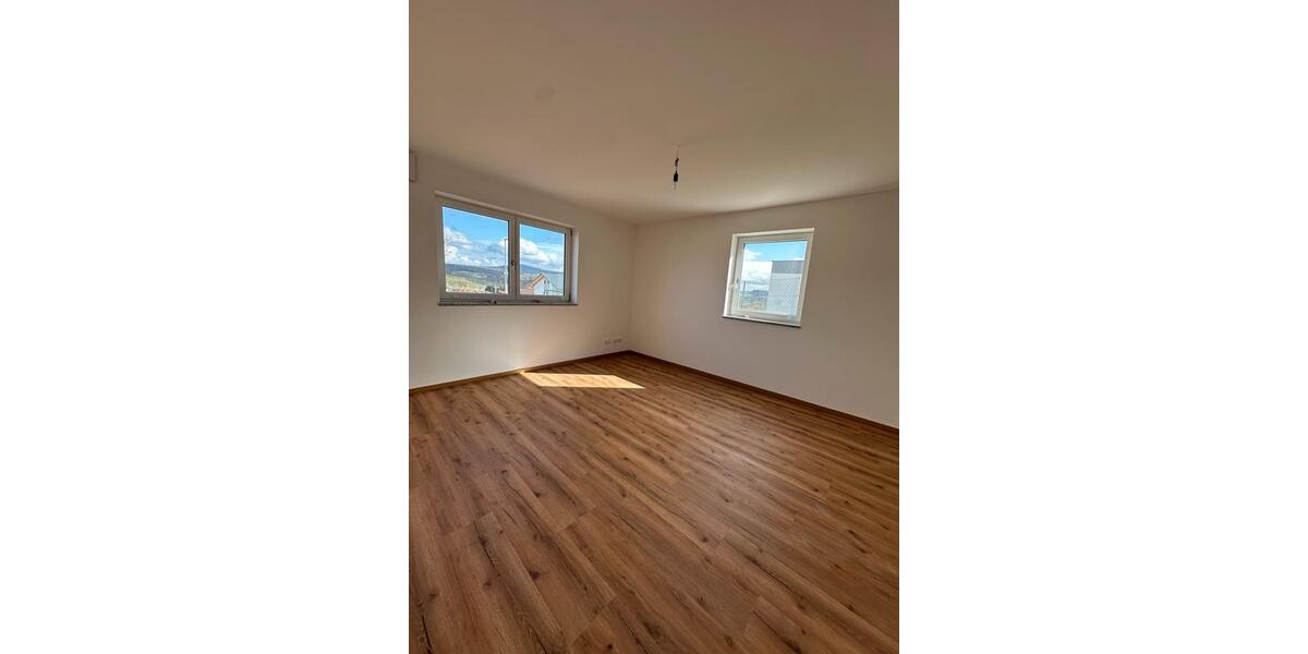 Erdgeschoßwohnung Cham - 3 Zimmer, 110 m&sup2;, 1.050&euro; | Angebot:25902241