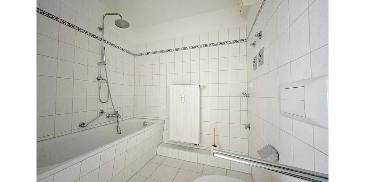 Etagenwohnung Glauchau - 3 Zimmer, 61 m&sup2;, 390&euro; | Angebot:26003170