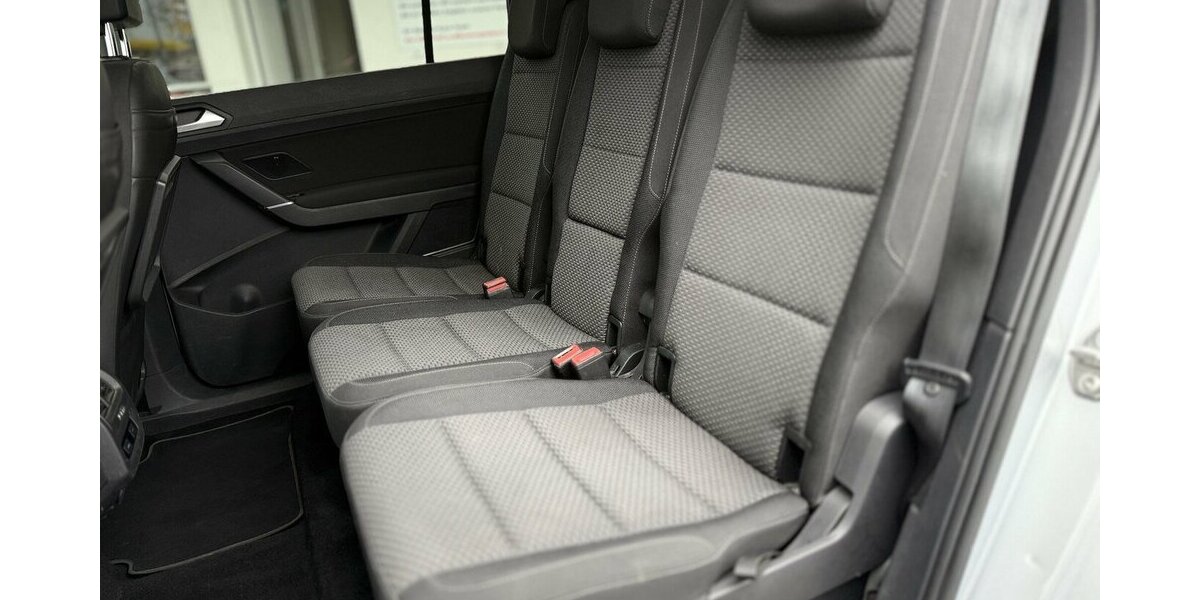 VW Touran 7 Sitze / Automatik / AHK / 1. Hd / Navi 110.000 km 23.490 &euro; Mönchengladbach 41066