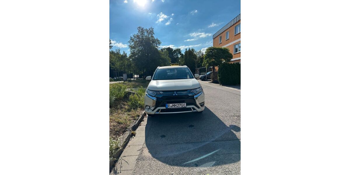 Mitsubishi Plug-in Hybrid Outlander 331.345 km 10.500 &euro; Regensburg 93057