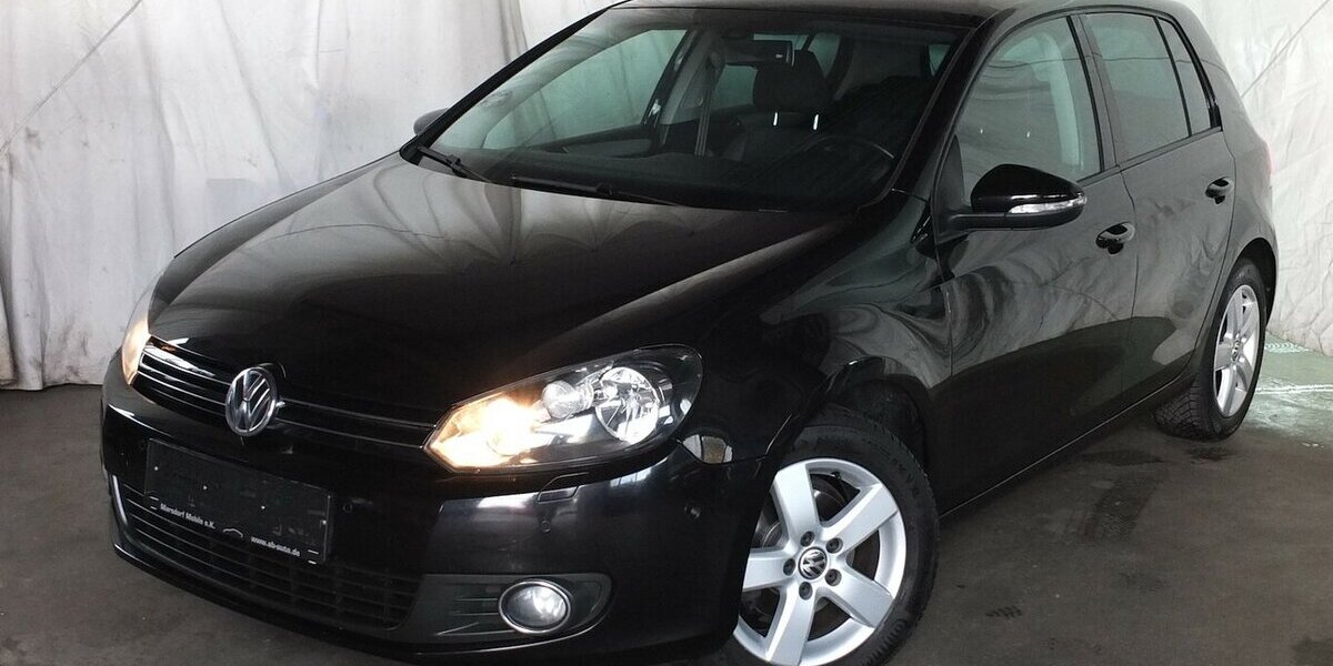 VW Golf 1.6TDi TEAM KLIMAAUTOMATIK 5-türig 159.855 km 6.904 &euro; Köln 50858