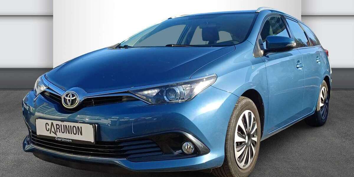 Toyota Auris 92.417 km 9.999 &euro; Jena 07749