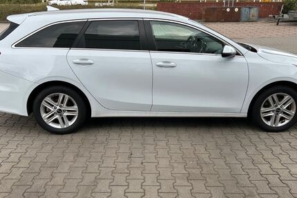 Kia ceed Sportswagon 96.580 km 15.600 € Senftenberg 01968