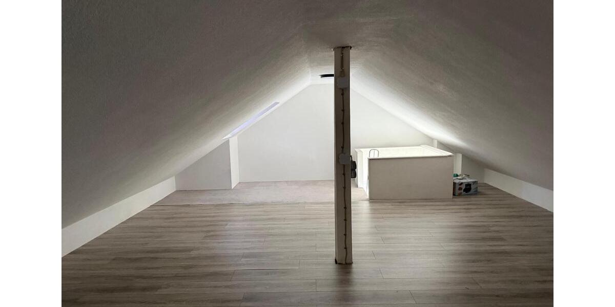 Dachgeschoßwohnung Gäufelden - 2.5 Zimmer, 71 m&sup2;, 790&euro; | Angebot:26234673