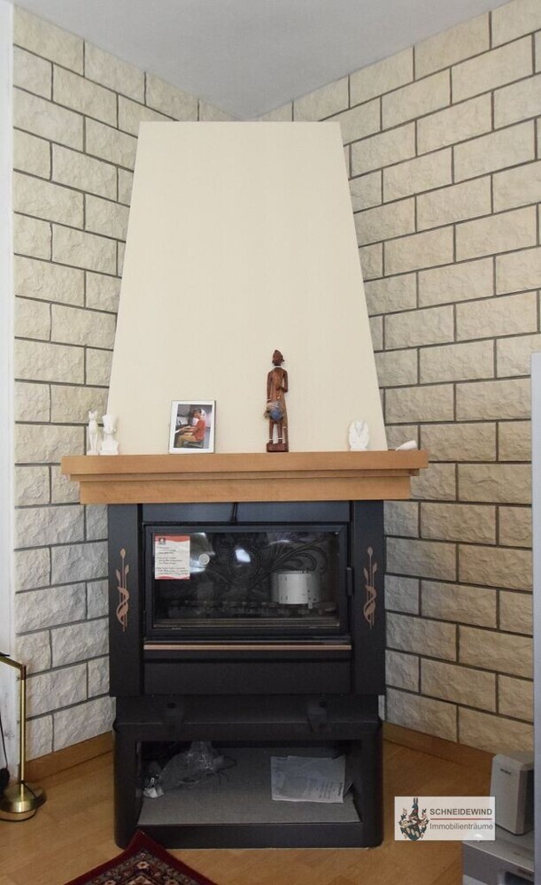 Großes modernisiertes EFH + EBK + Wintergarten + 3 Bäder mit 2 Stellplätzen vor dem Haus