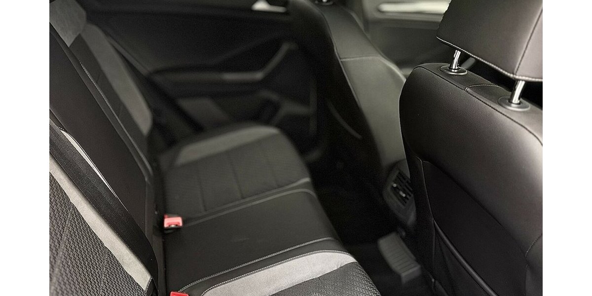 VW T-Roc R-line / Pano / 1. Hd / Kamera / AHK 93.000 km 23.690 &euro; Mönchengladbach 41066