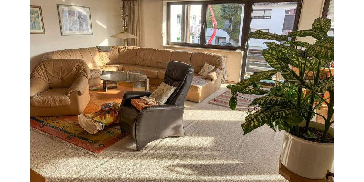 Großzügige 3-Zimmer-Wohnung mit zwei Balkonen und ein Tiefgaragenstellplatz 3 zimmer