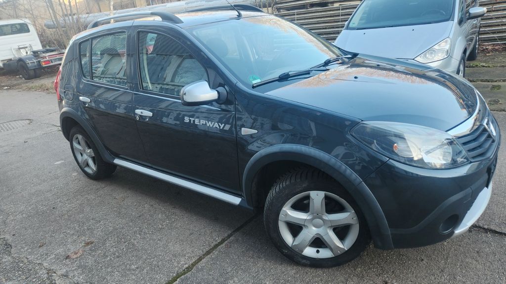 Dacia Sandero 185.000 km 3.300 &euro; Chemnitz 09126