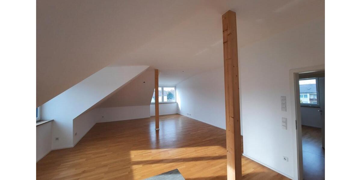 Dachgeschoßwohnung Ingolstadt - 2.5 Zimmer, 93 m&sup2;, 1.350&euro; | Angebot:26321371