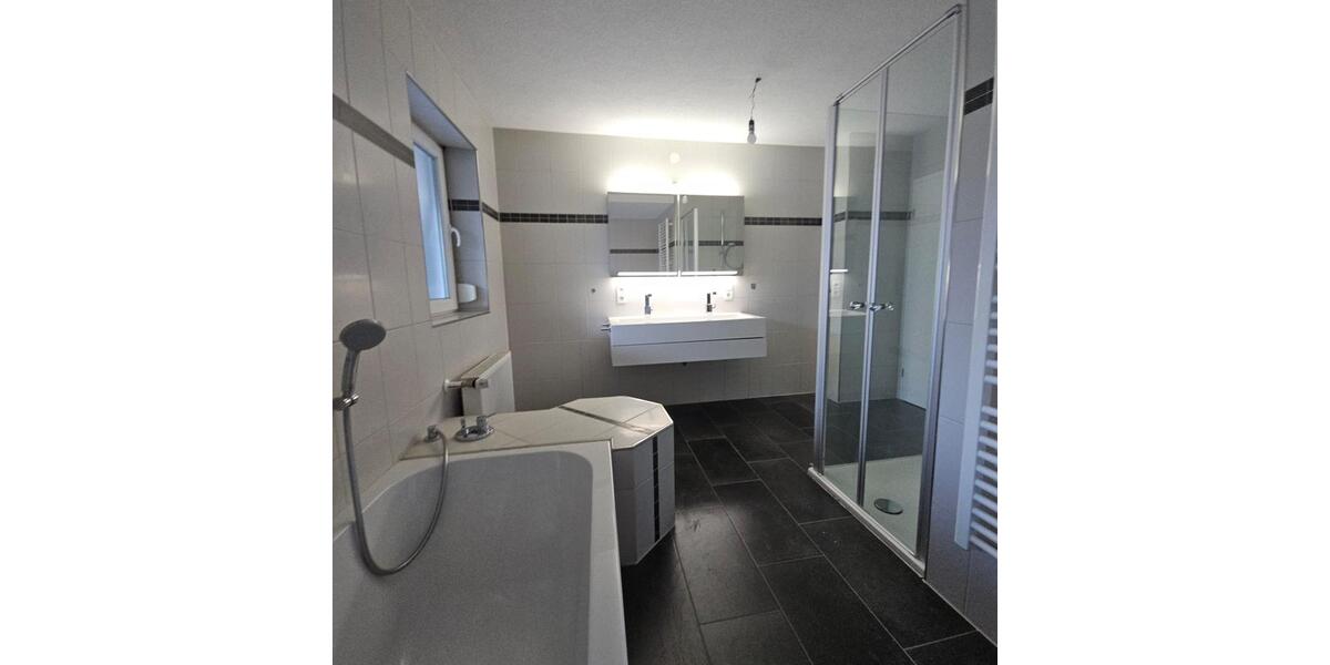 Große Mietwohnung mit Einbauküche und Kachelofen zimmer