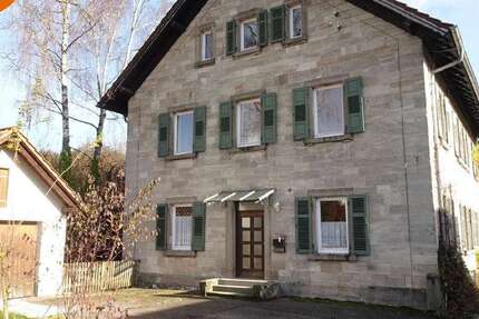 Haus zum Kaufen in Uhingen 299.000 € 175.18 m² 6 zimmer