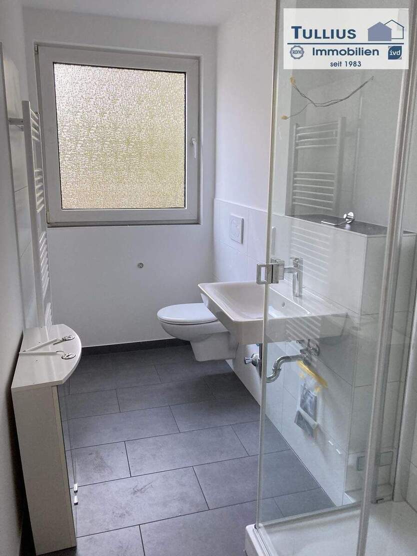 3-Zimmer-DG-Wohnung mit Balkon und Einbauküche in Essen-Borbeck 3 zimmer