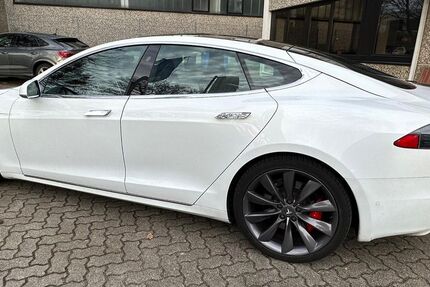 Tesla Model S 100.000 km 38.900 &euro; Barsbüttel 22885