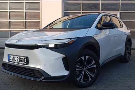 Toyota bZ4X 8.000 km 34.600 € Berlin 13403