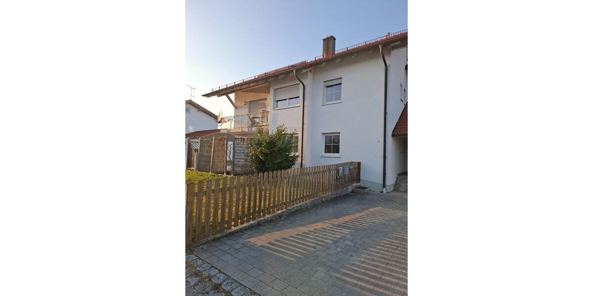 Erdgeschoßwohnung Geisenhausen - 3 Zimmer, 84 m&sup2;, 1.000&euro; | Angebot:25299692