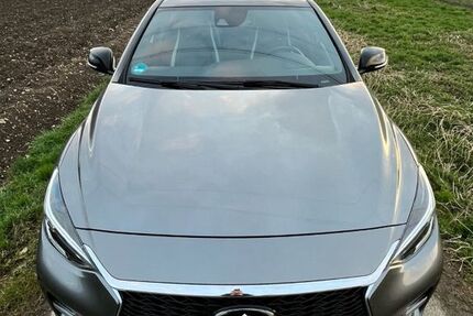 INFINITI Q30