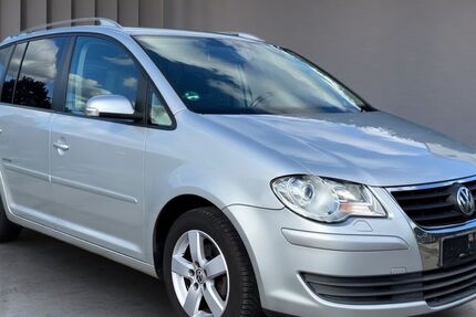 VW Touran 148.000 km 8.900 € Dresden 01108
