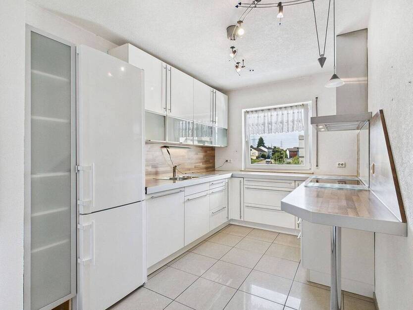 Helle DreiZimmerwohnung mit Balkon und Wohlfühlbad in Freiberg am Neckar!