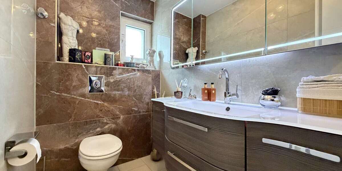 Modernisiertes Reihenhaus mit Wellnessbad, Gäste-WC, Keller & 248 m² Grundstück - Reihenmittelhaus Bönen | Angebot:26613170