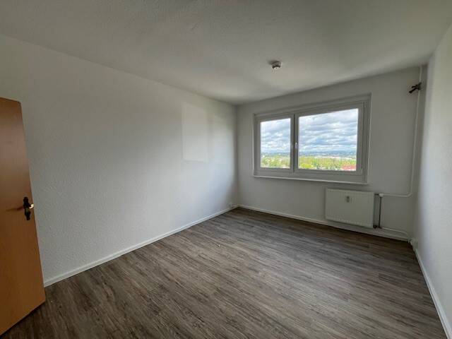 Etagenwohnung Zwickau Neuplanitz - 4 Zimmer, 75 m&sup2;, 450&euro; | Angebot:26643750