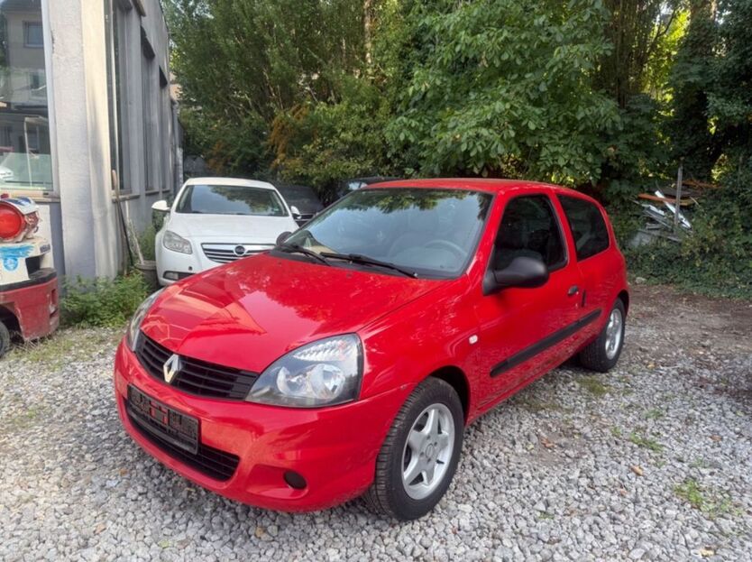 Renault Clio 148.000 km 1.990 € Essen 45143
