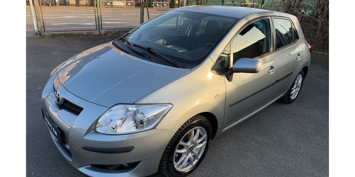 Toyota Auris 102.000 km 5.499 &euro; Bielefeld 33607