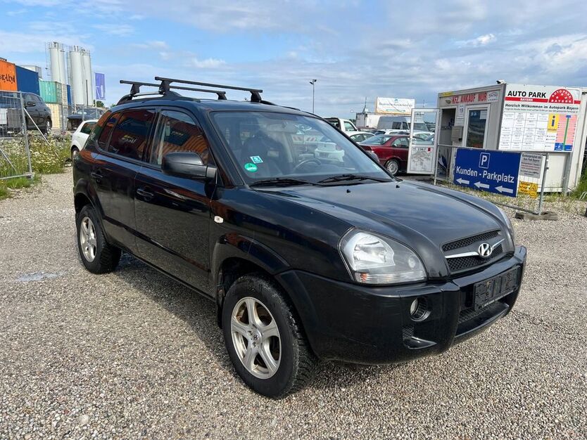 Hyundai TUCSON 110.000 km 2.999 € München 81829