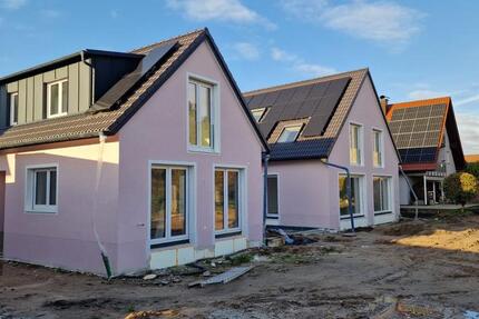 Moderne Doppelhaushälfte zu Vermieten in Karlsruhe-Neureut 4 zimmer