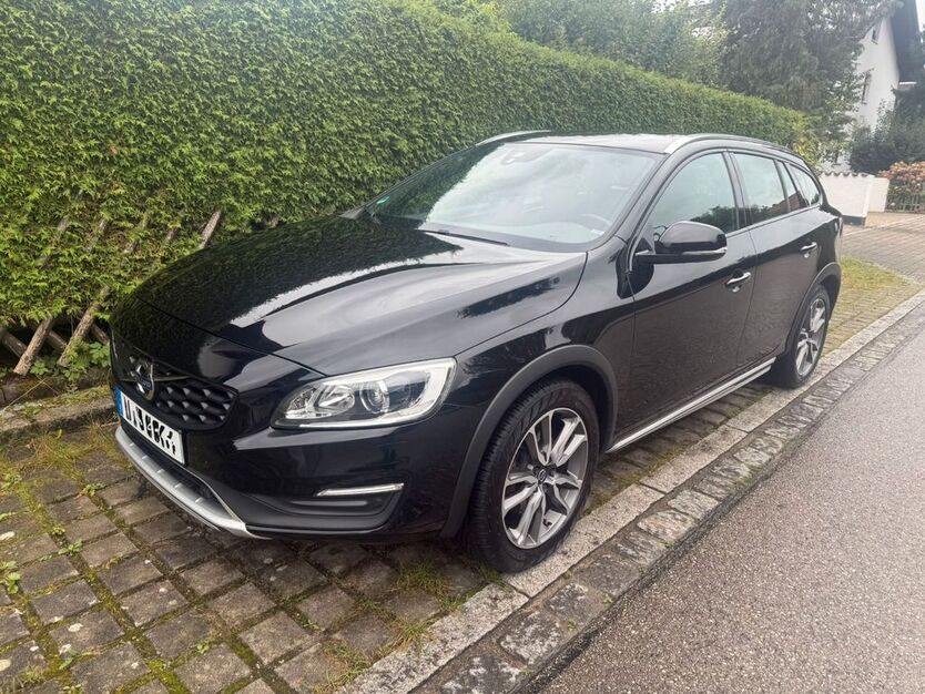 Volvo V60 Cross Country 104.886 km 18.900 € Garmisch-Partenkirchen 82467