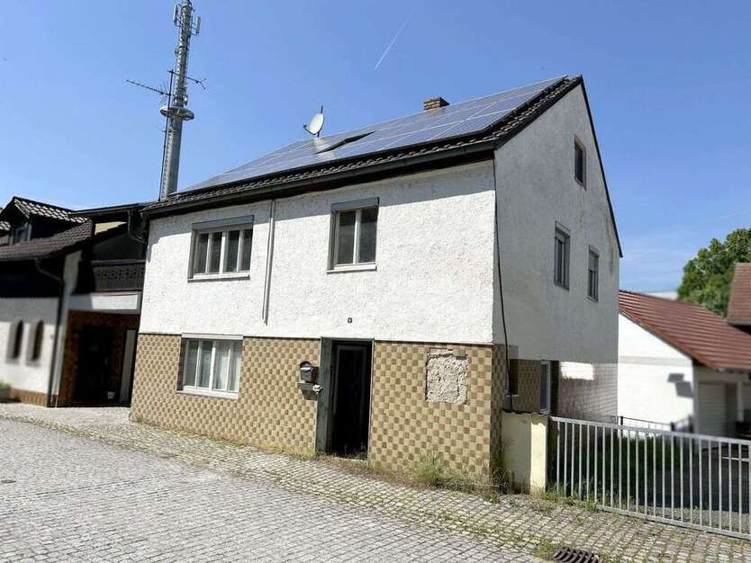 Haus zum Kaufen in Osterhofen 98.000 € 162.2 m²