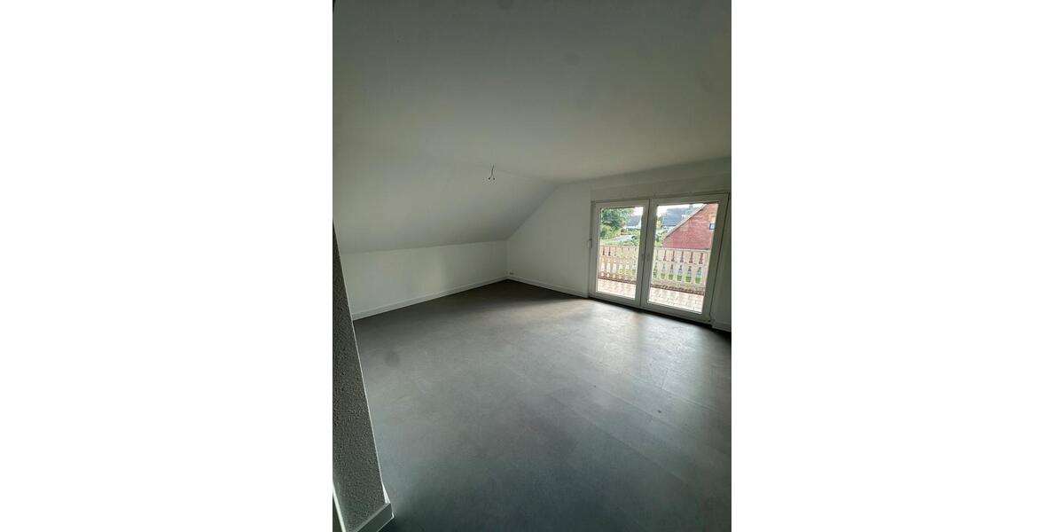 Wohnung zu vermieten ab sofort (Komplett kernsaniert) 4 zimmer