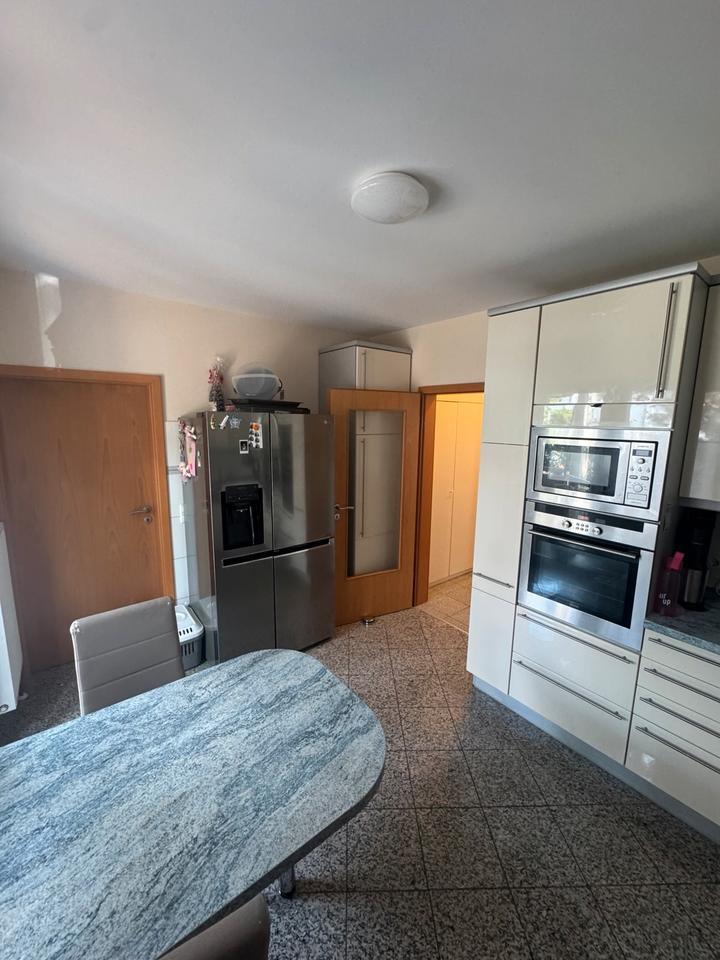 4-Zimmerwohnung Erdgeschoss mit Garage und Balkon !