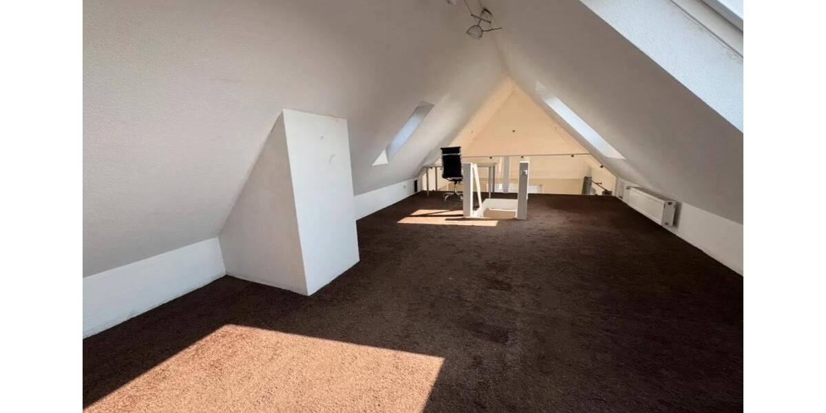Dachgeschoßwohnung Mönchengladbach Nord - 3 Zimmer, 170 m&sup2;, 189.000&euro; | Angebot:26877060