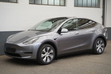 Tesla Model Y 32.269 km 38.950 &euro; Mönchengladbach 41236
