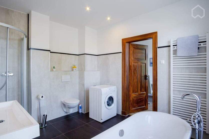 Helle 4-RW mit Kamin und Einbauküche 4 zimmer