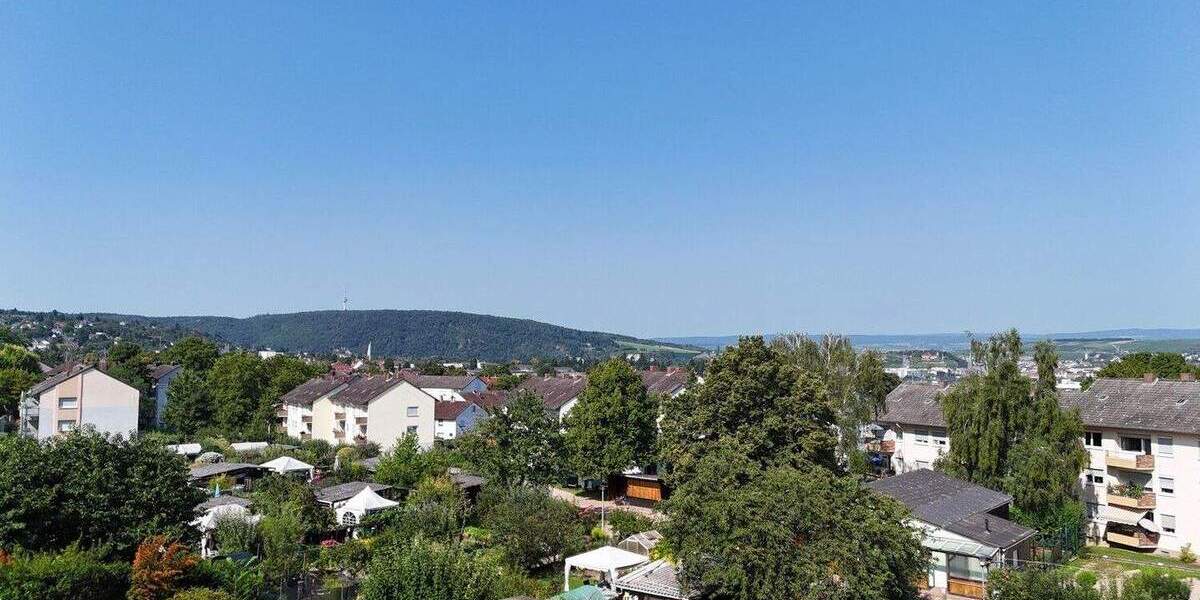 Helle 3,5-Zimmer-Komfortwohnung mit Balkon, Weitblick und Pkw-Stellplatz 3 zimmer